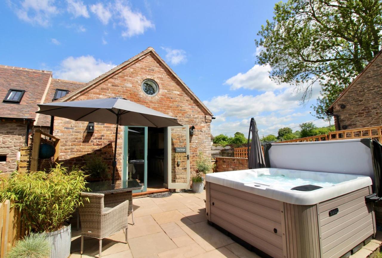 The Forge - Beautiful Contemporary Barn - Hot Tub Holiday home